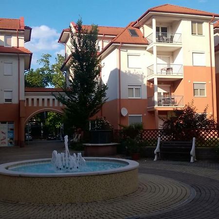 Samuci Apartman Hajdúszoboszló Buitenkant foto