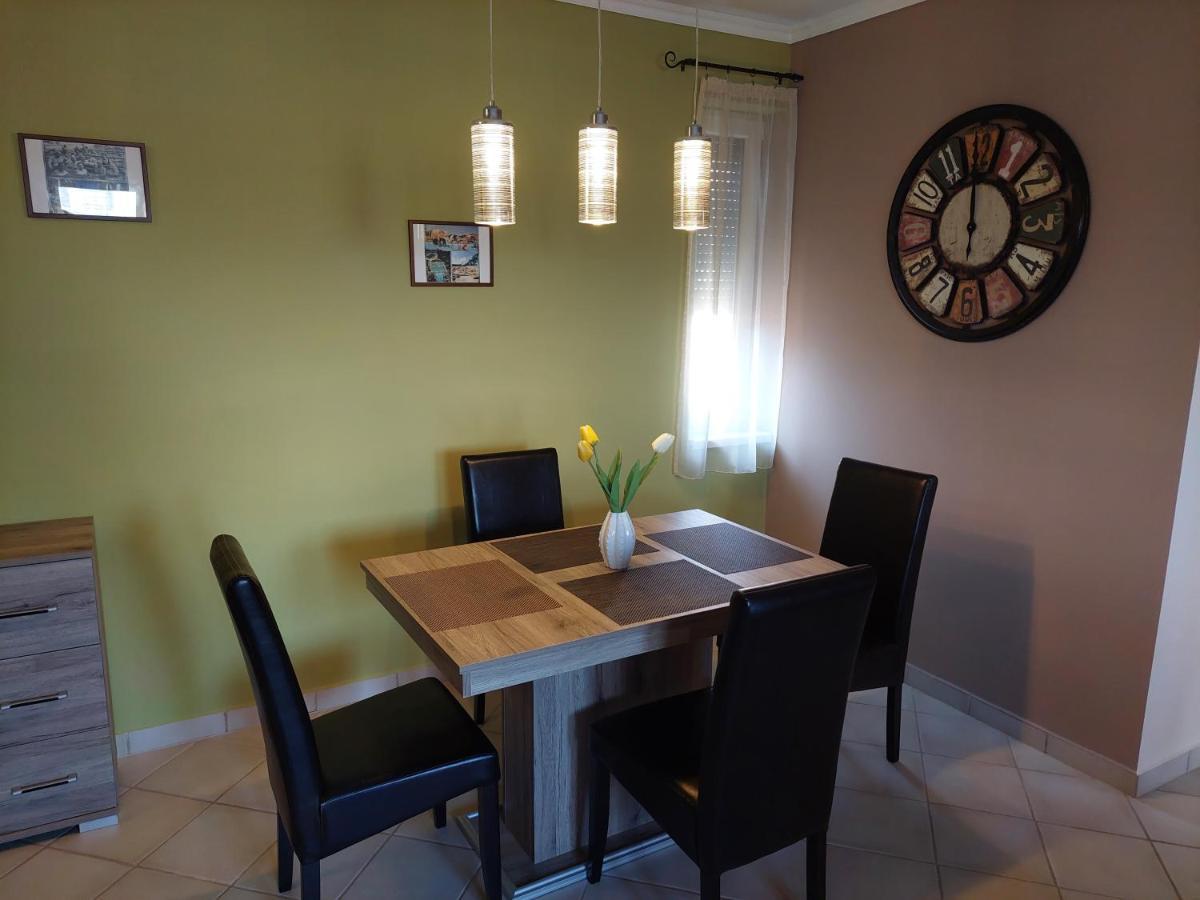Samuci Apartman Hajdúszoboszló Buitenkant foto