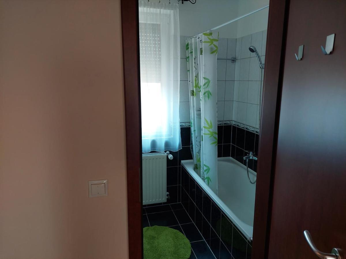Samuci Apartman Hajdúszoboszló Buitenkant foto