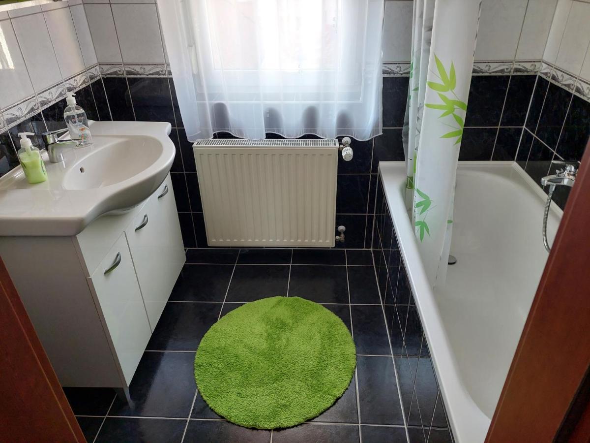 Samuci Apartman Hajdúszoboszló Buitenkant foto