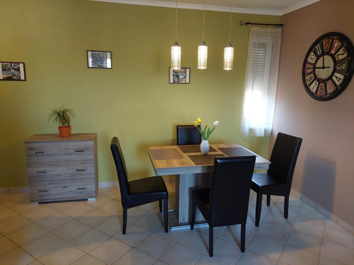 Samuci Apartman Hajdúszoboszló Buitenkant foto