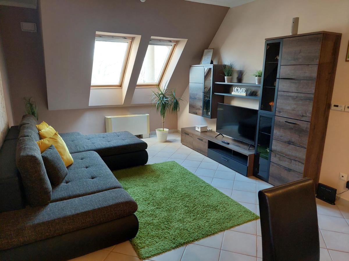 Samuci Apartman Hajdúszoboszló Buitenkant foto