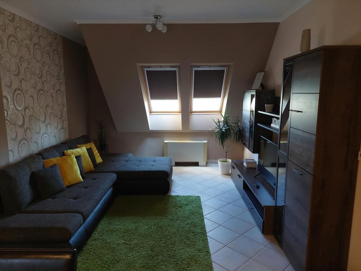 Samuci Apartman Hajdúszoboszló Buitenkant foto