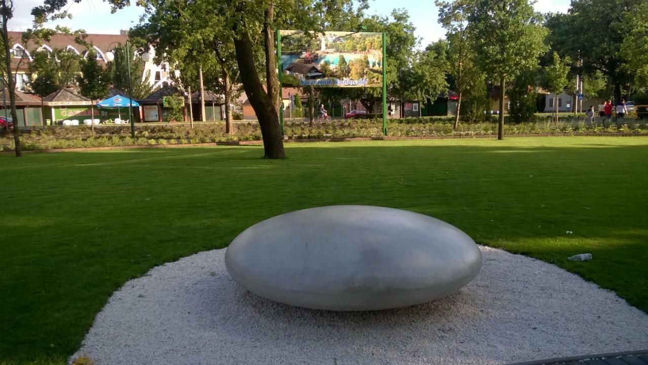 Samuci Apartman Hajdúszoboszló Buitenkant foto
